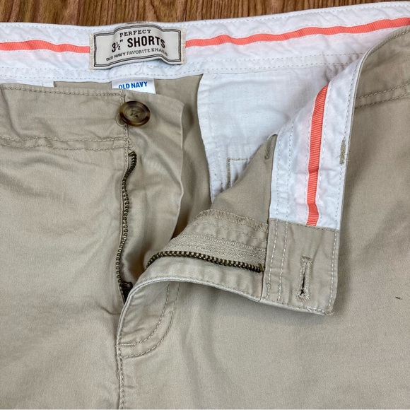 Old Navy Perfect 3 1/2 Inch Khaki Shorts - Size 16 - Picture 3 of 8